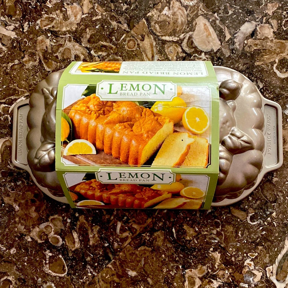 New with tag Nordicware lemon bread pan with lemon motif